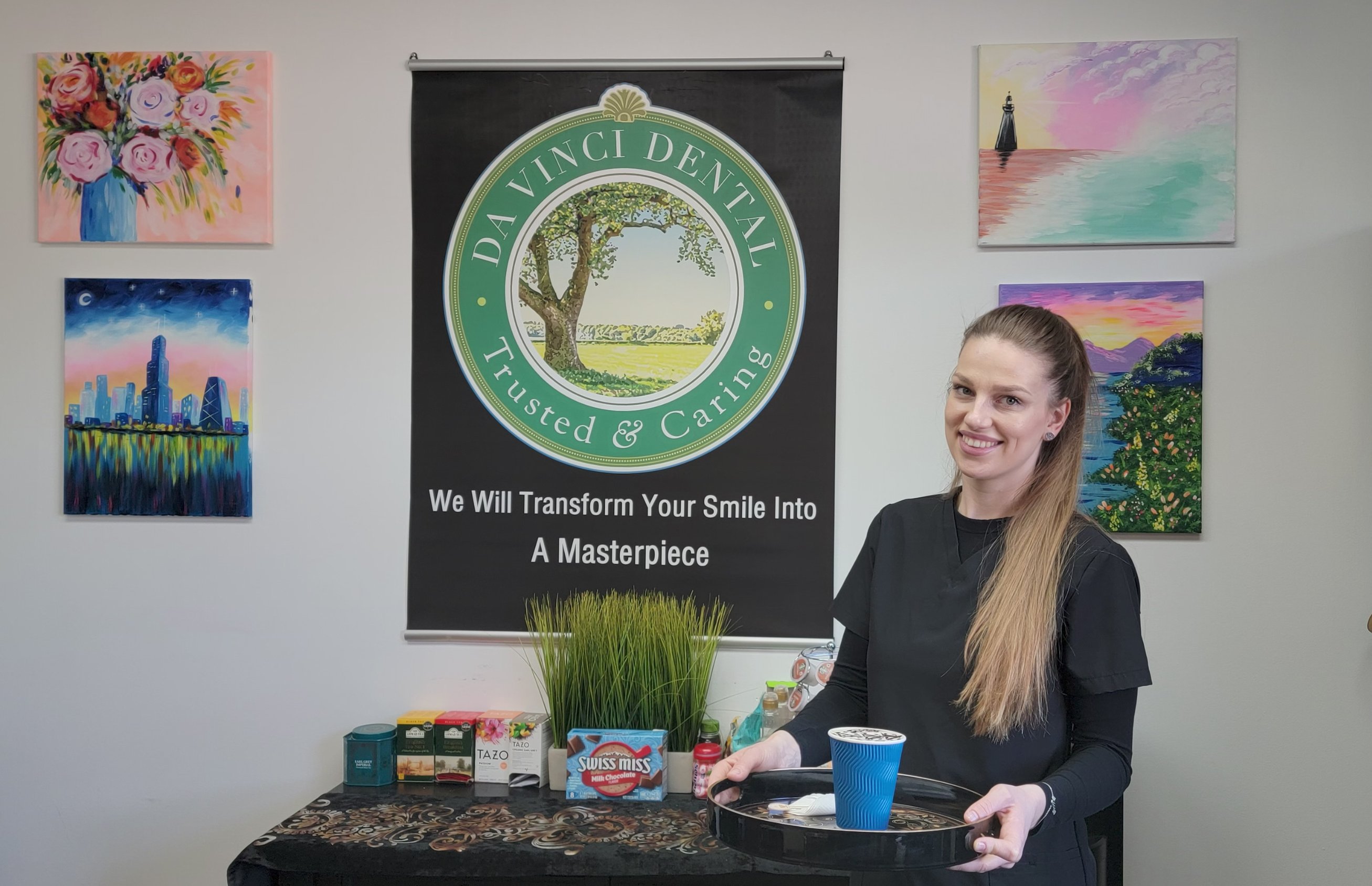 Da Vinci Dental assistant serving a handcrafted latte